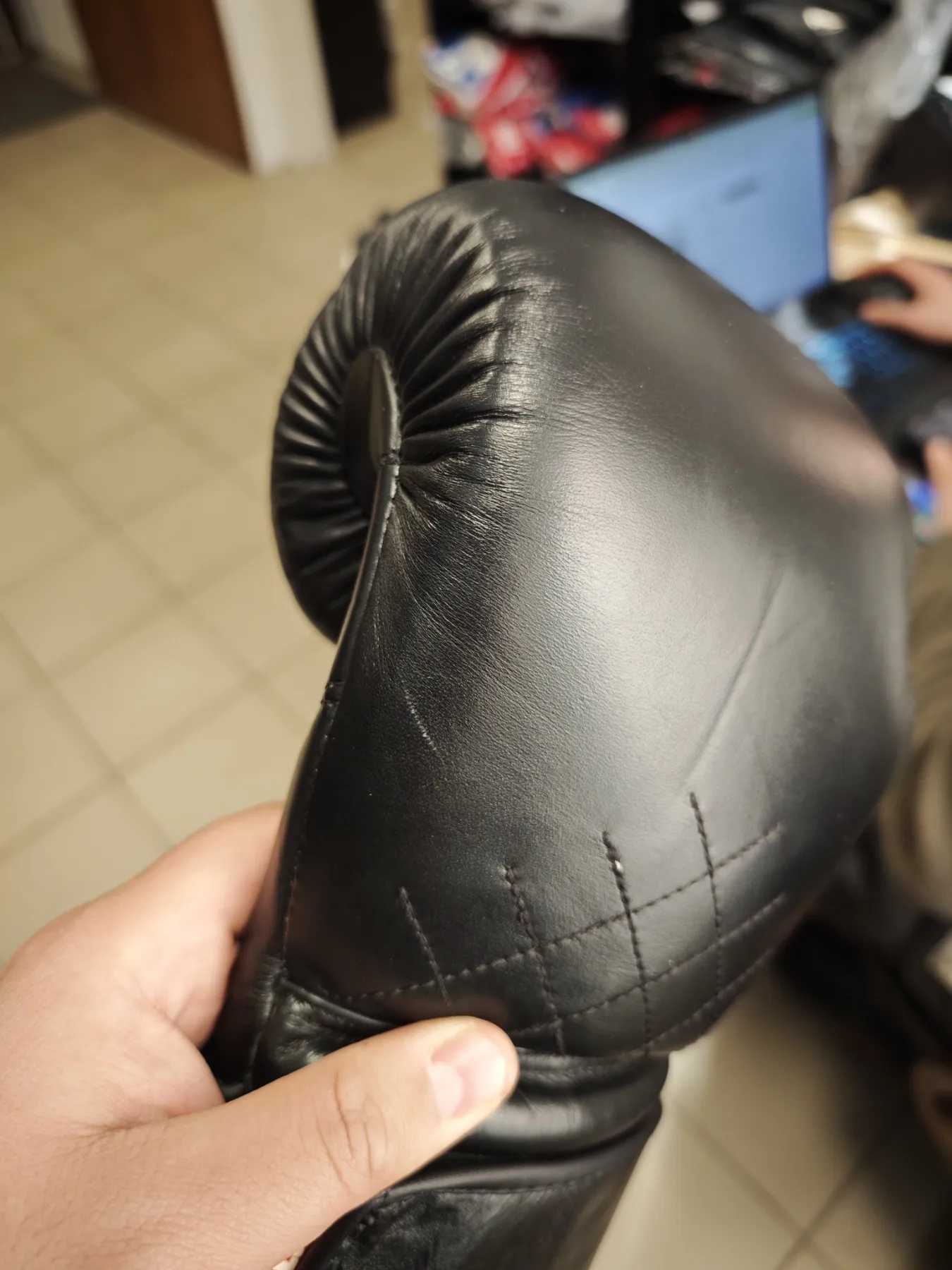 УЦІНКА! Рукавиці для боксу  TITLE Boxing Ko-Vert Чорні 12 унцій