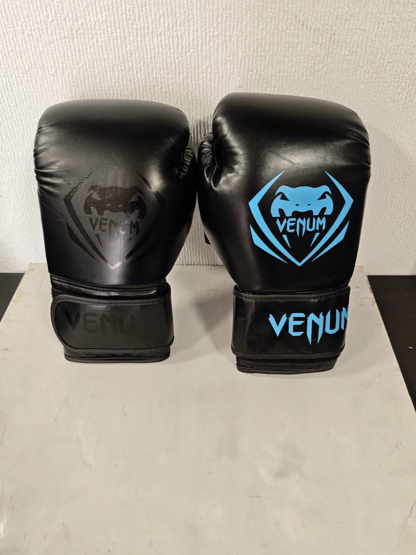 УЦЕНКА! Боксерские перчатки Venum Contender Black/Cyan 16 унций