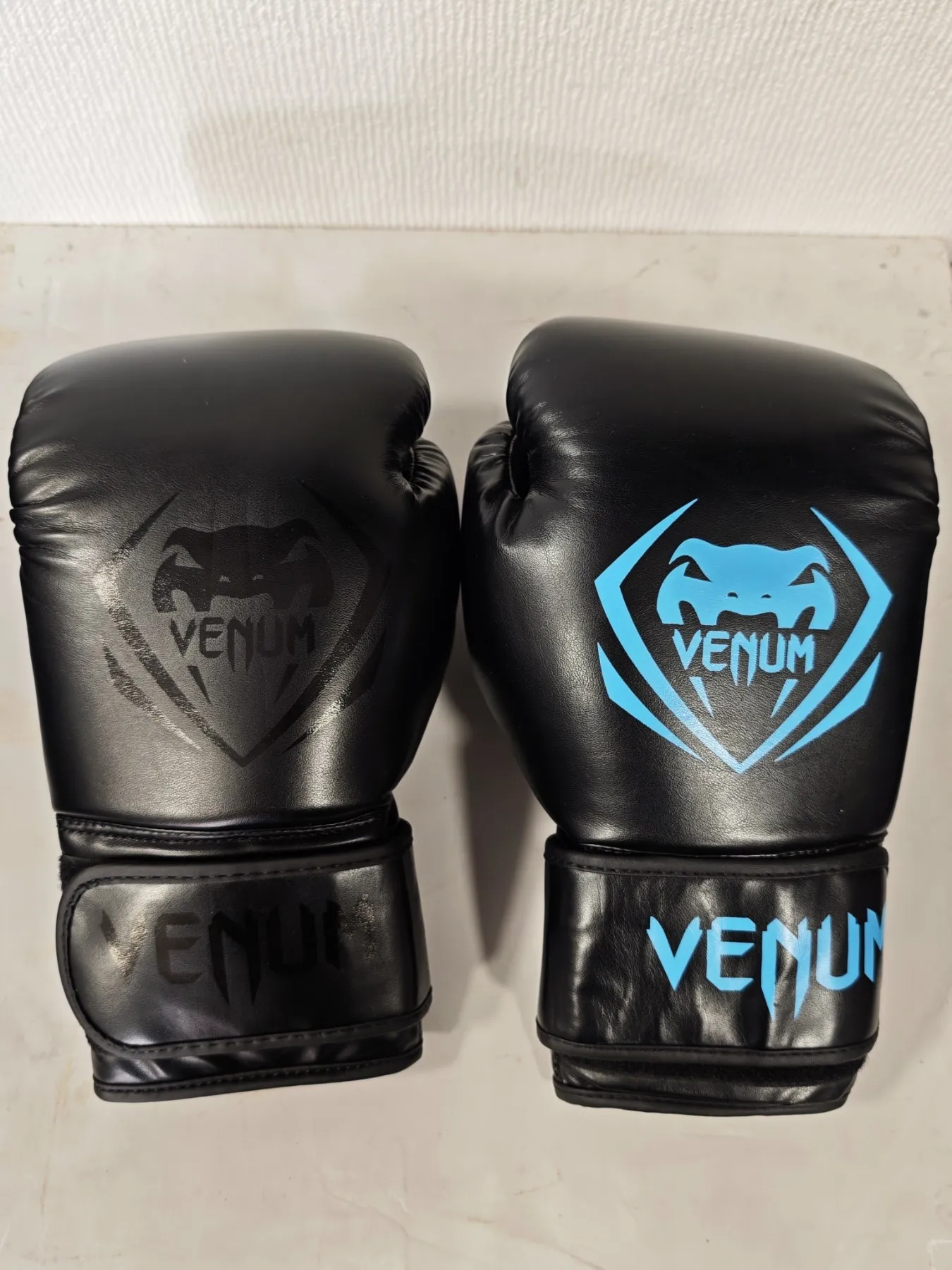 УЦЕНКА! Боксерские перчатки Venum Contender Black/Cyan 16 унций