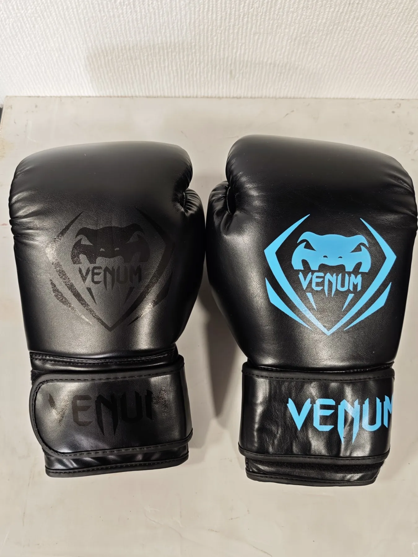 УЦЕНКА! Боксерские перчатки Venum Contender Black/Cyan 16 унций