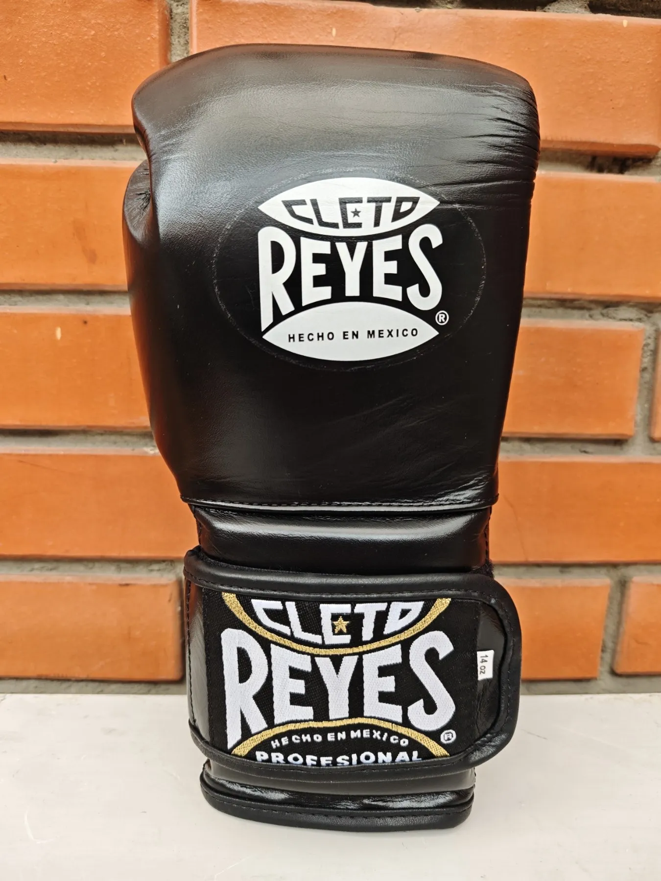 Права рукавичка Cleto Reyes Hook and Loop Training Gloves-14